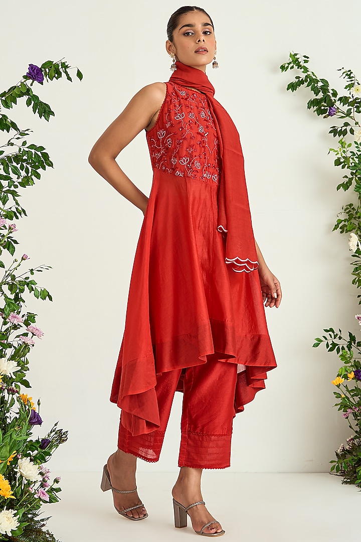 Red Silk Chanderi Embroidered Kurta Set by Keosha at Pernia's Pop Up Shop