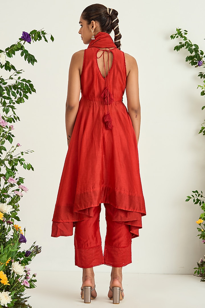 Red Silk Chanderi Embroidered Kurta Set by Keosha at Pernia's Pop Up Shop