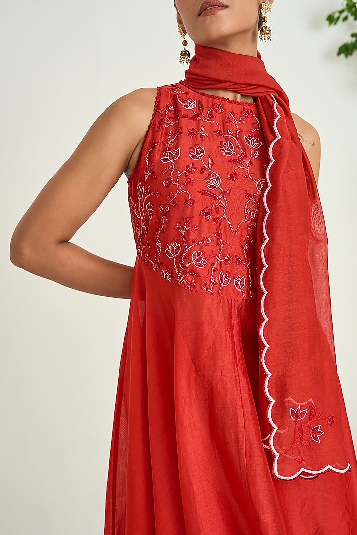 Red Silk Chanderi Embroidered Kurta Set by Keosha at Pernia's Pop Up Shop
