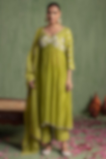 Lime Green Silk Chanderi Thread Hand Embroidered Kurta Set by Keosha at Pernia's Pop Up Shop