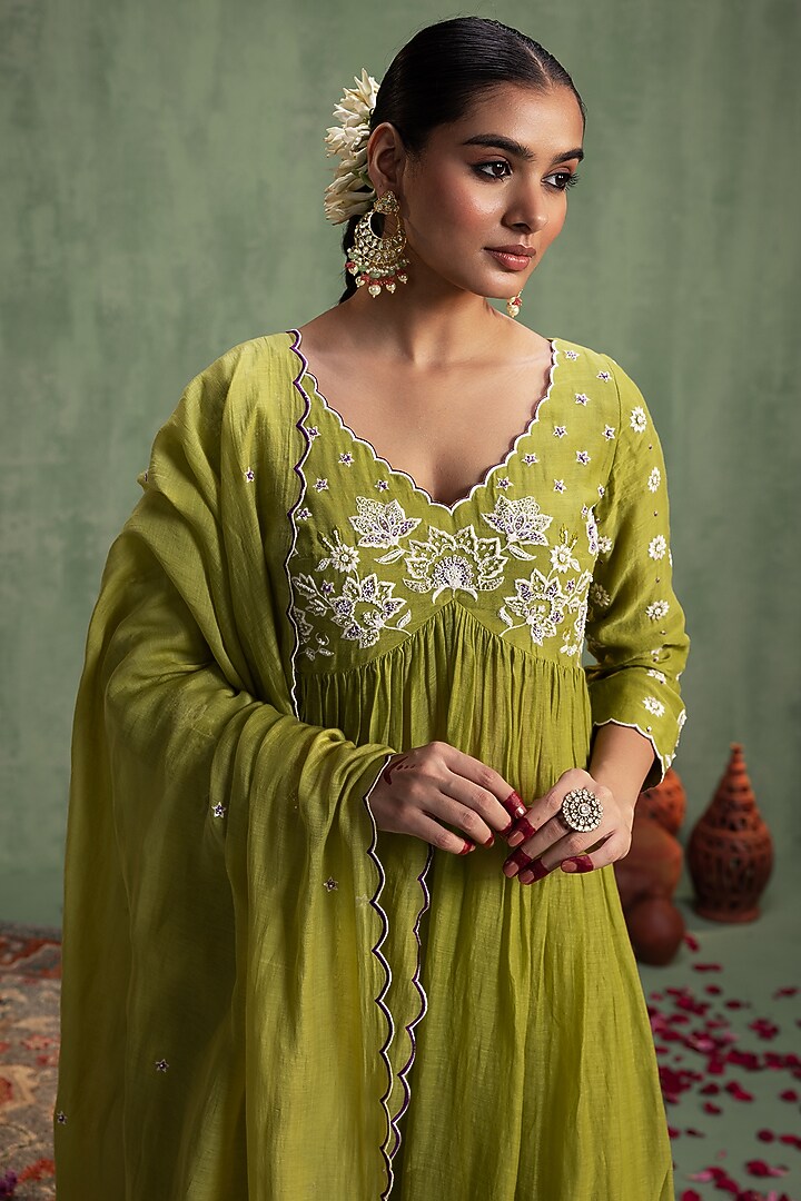Lime Green Silk Chanderi Thread Hand Embroidered Kurta Set by Keosha at Pernia's Pop Up Shop