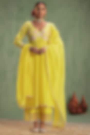 Sunny Yellow Silk Chanderi Floral Embroidered Kurta Set by Keosha at Pernia's Pop Up Shop