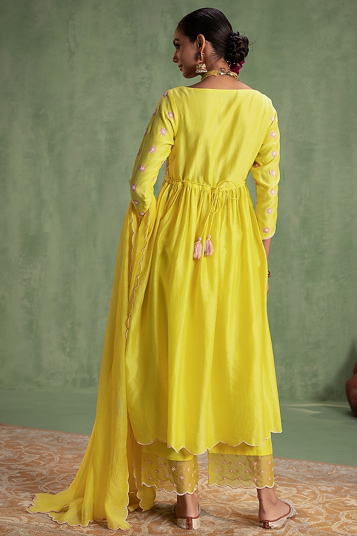 Sunny Yellow Silk Chanderi Floral Embroidered Kurta Set by Keosha at Pernia's Pop Up Shop