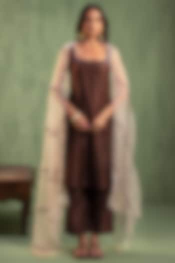 Brown Silk Chanderi Hand Embroidered Kurta Set by Keosha at Pernia's Pop Up Shop