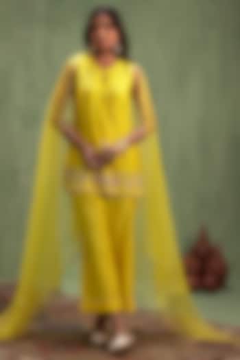 Yellow Silk Chanderi Hand Embroidered Kurta Set by Keosha at Pernia's Pop Up Shop