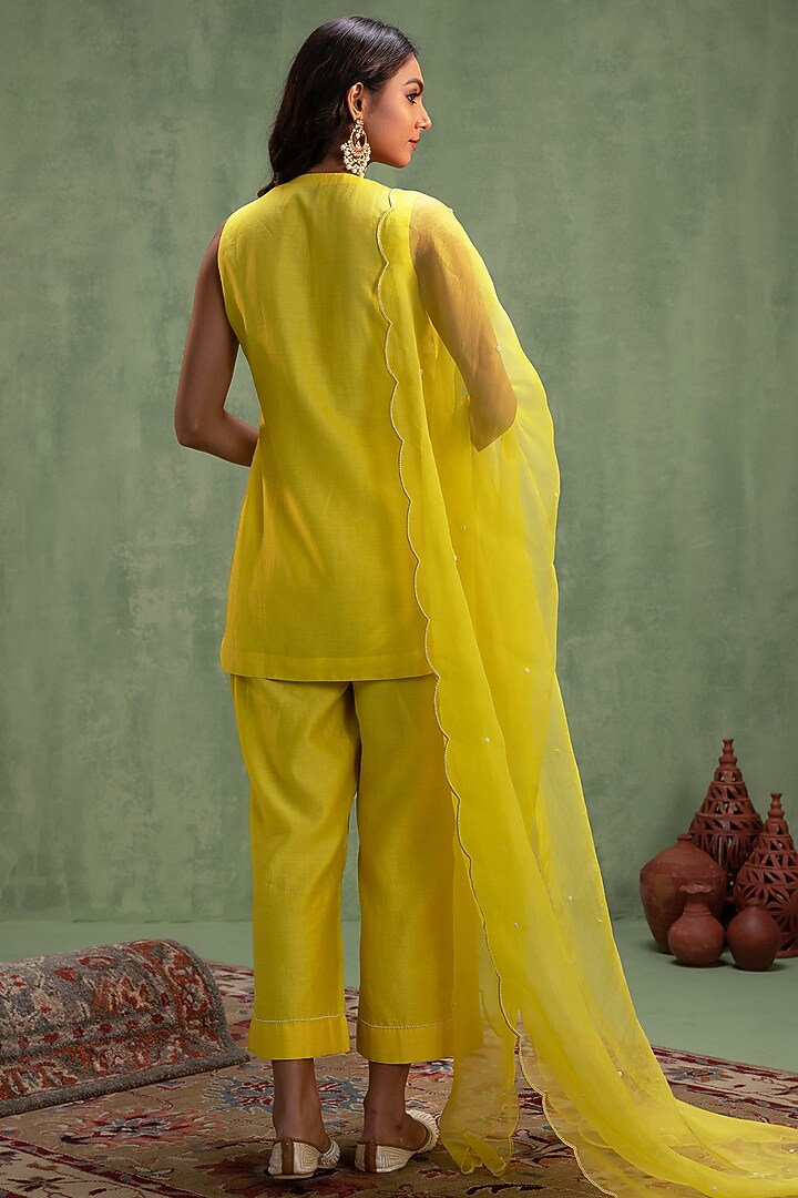 Yellow Silk Chanderi Hand Embroidered Kurta Set by Keosha at Pernia's Pop Up Shop