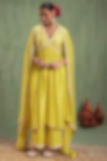 Yellow Silk Chanderi Hand Embroidered Kurta Set by Keosha at Pernia's Pop Up Shop