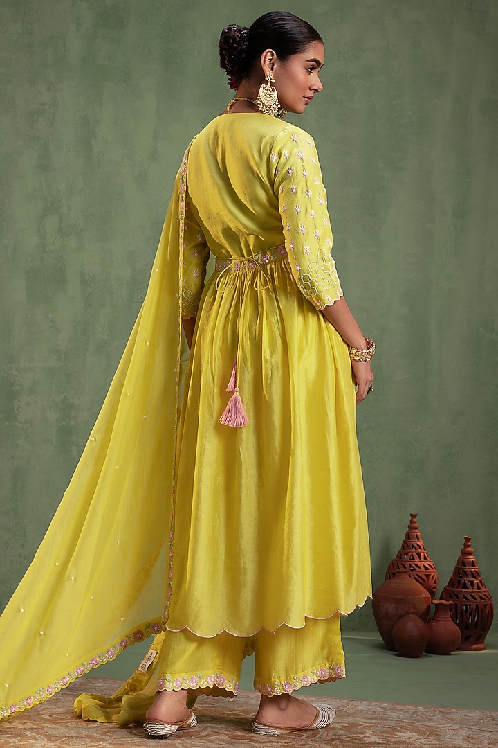 Yellow Silk Chanderi Hand Embroidered Kurta Set by Keosha at Pernia's Pop Up Shop