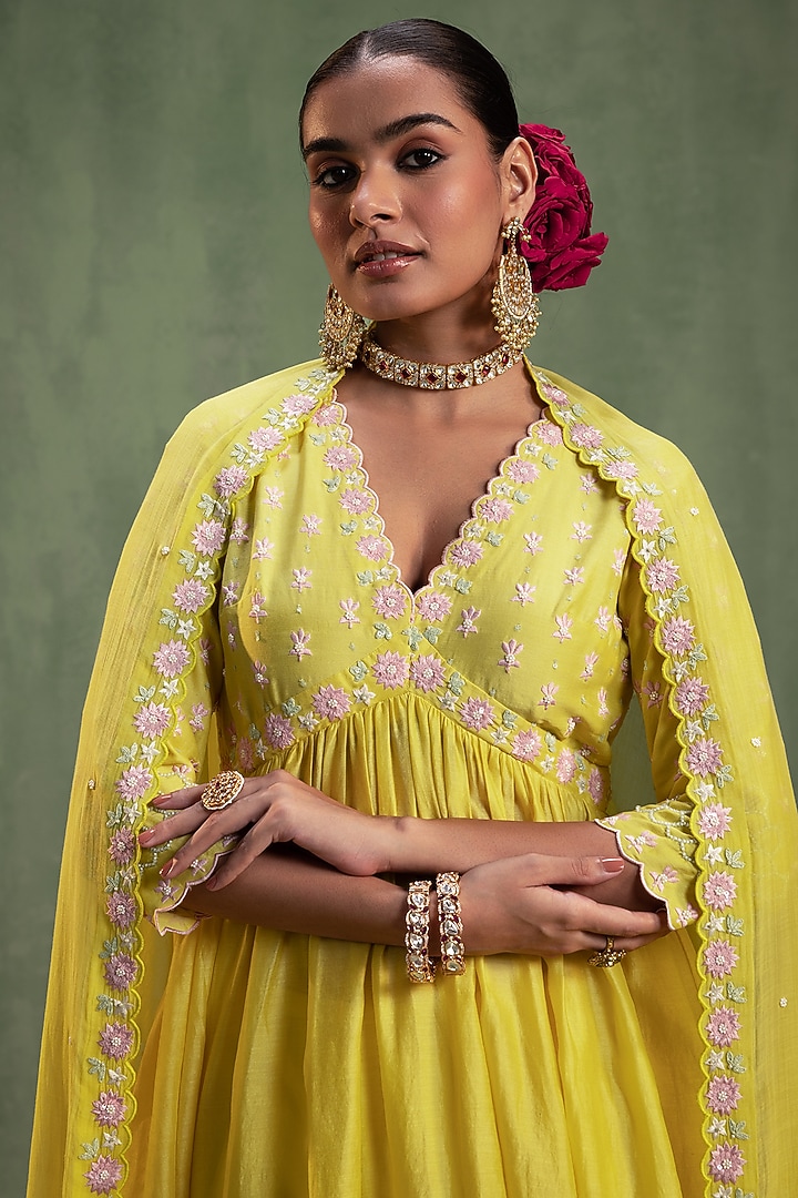 Yellow Silk Chanderi Hand Embroidered Kurta Set by Keosha at Pernia's Pop Up Shop