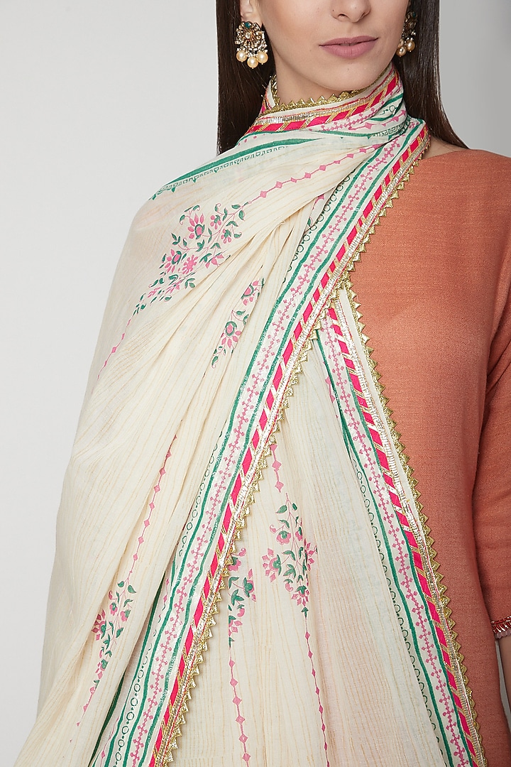 Off White Dupatta With Gota Detailing by KAIA at Pernia's Pop Up Shop