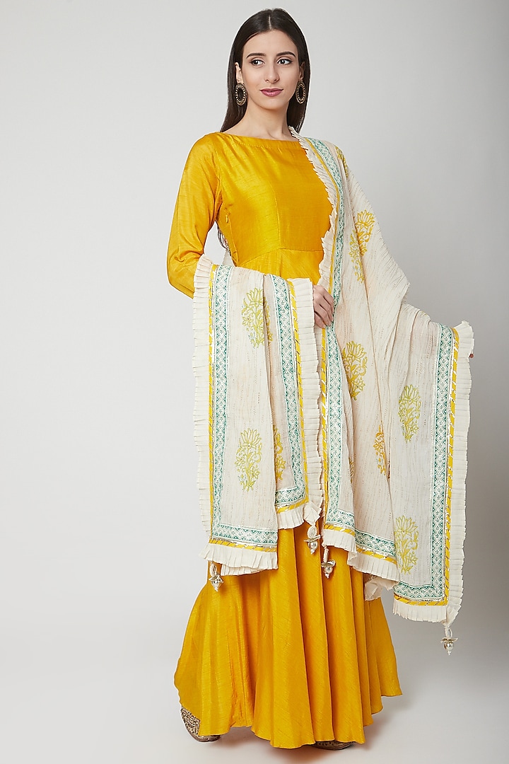 Off White Dupatta With Floral Print by KAIA