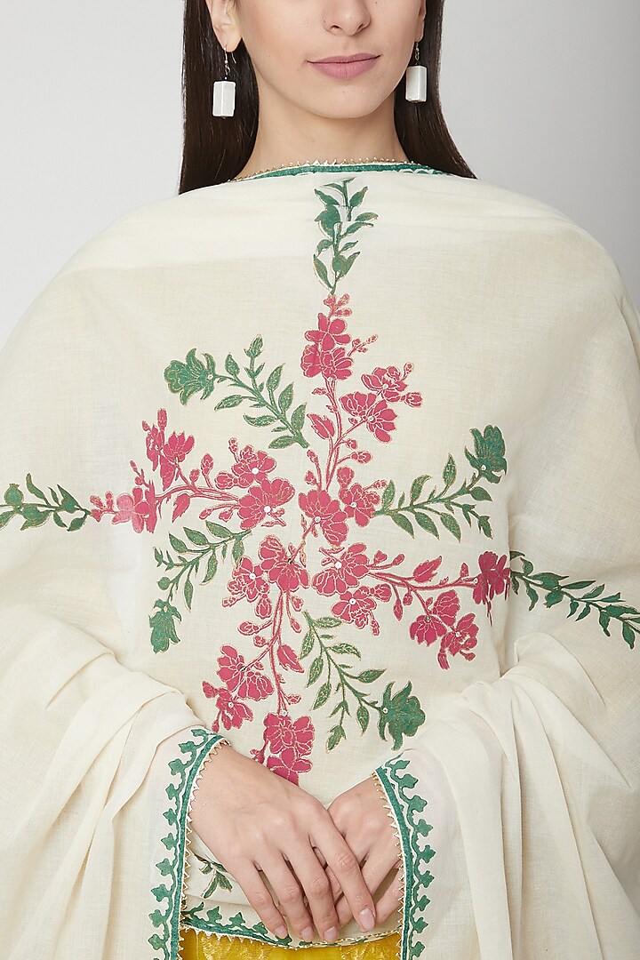 Off White Dupatta With Block Print by KAIA at Pernia's Pop Up Shop