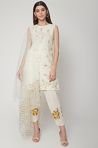 Off White Embroidered Kurta Set by KAIA