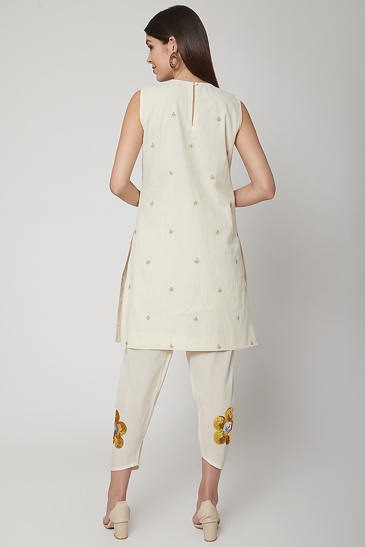 Off White Embroidered Kurta Set by KAIA at Pernia's Pop Up Shop