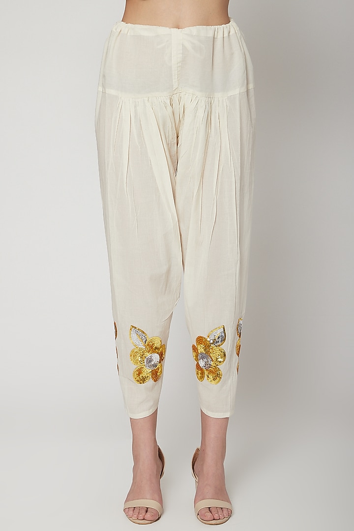 Off White Embroidered Kurta Set by KAIA at Pernia's Pop Up Shop