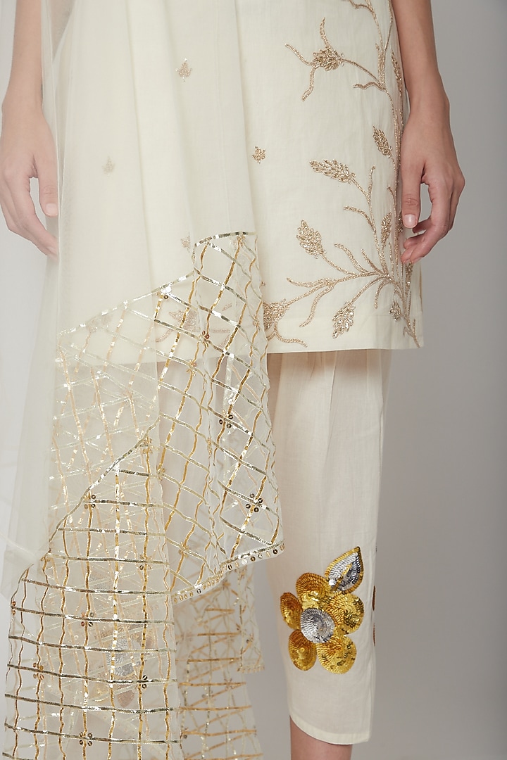 Off White Embroidered Kurta Set by KAIA at Pernia's Pop Up Shop