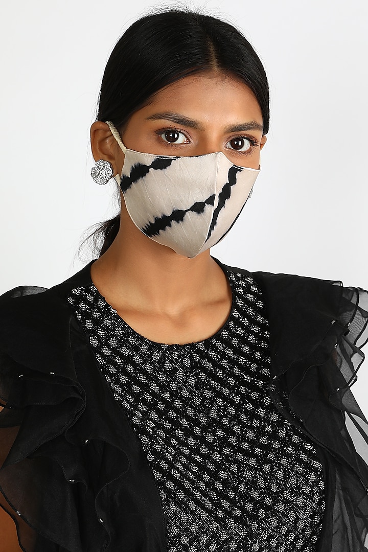 Off White & Black Shibori Dyed Mask by Karigar & Co. at Pernia's Pop Up Shop