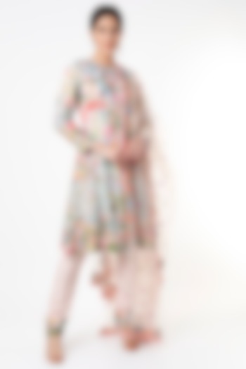 White Hand Embroidered Kurta Set by Kalighata at Pernia's Pop Up Shop