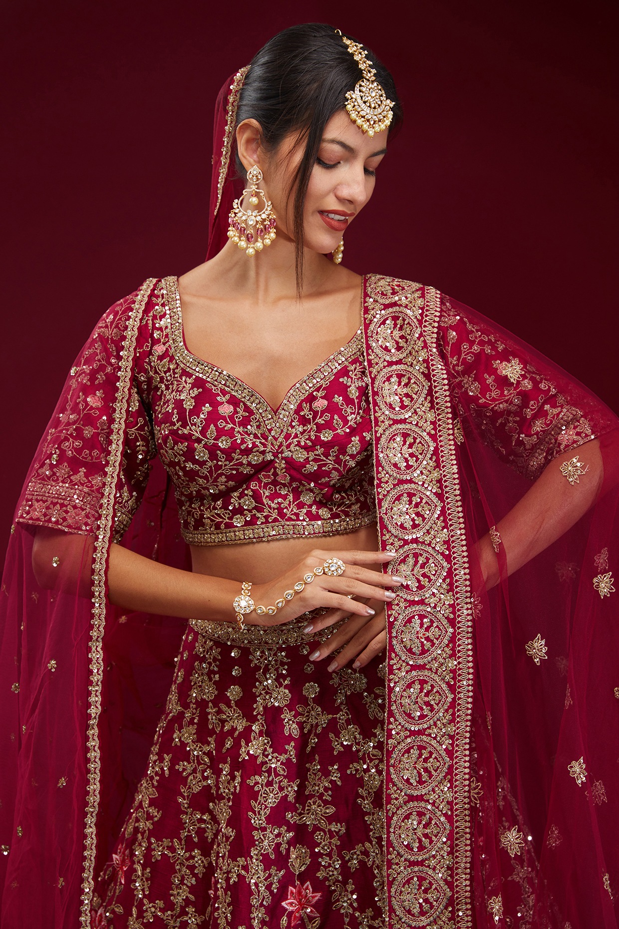 Photo of Gorgeous bridal lehenga paired up with stunning polki jewellery