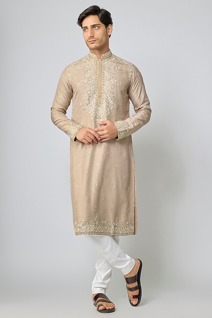 White Tussar Silk Embroidered Kurta Set by Kalighata Men at Pernia's Pop Up Shop