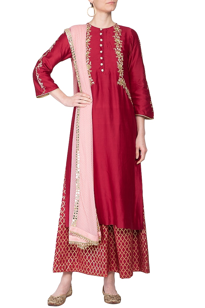 Red embroidered banarasi kurta set by KAIA at Pernia's Pop Up Shop