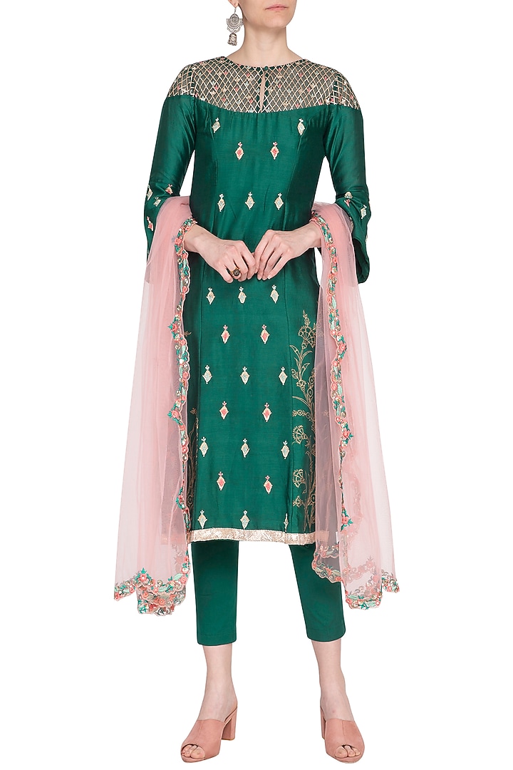 Emerald green embroidered kurta set by KAIA at Pernia's Pop Up Shop