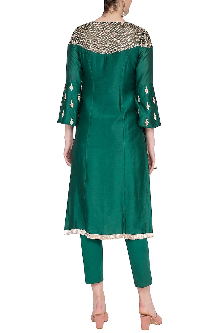 Emerald green embroidered kurta set by KAIA at Pernia's Pop Up Shop