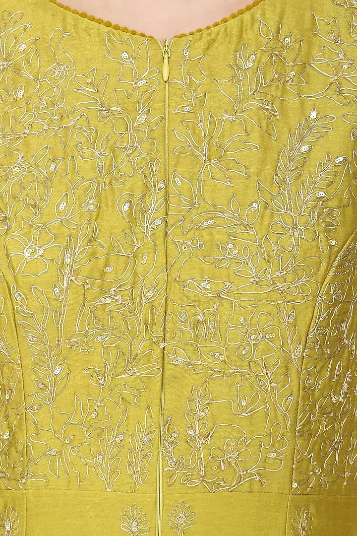 Moss green embroidered asymmetric kurta set available only at Pernia's Pop Up Shop.