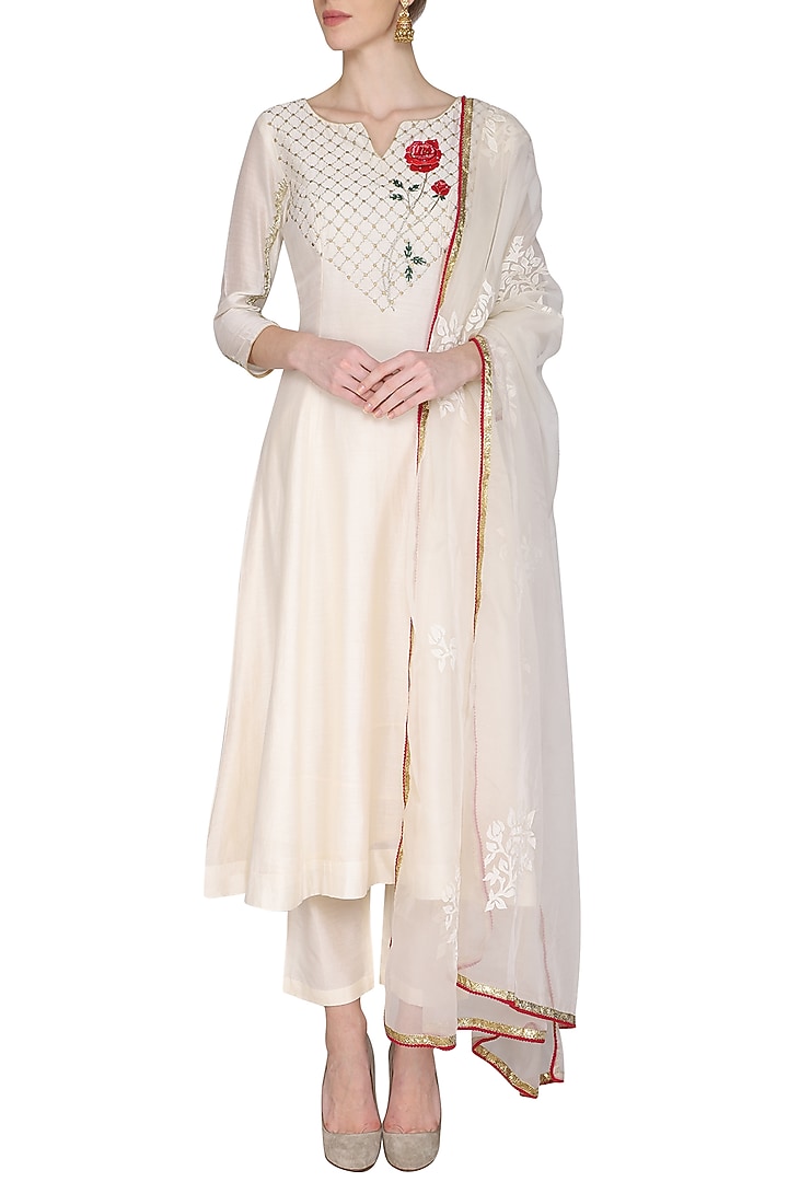 White rose embroidered kurta set available only at Pernia's Pop Up Shop.