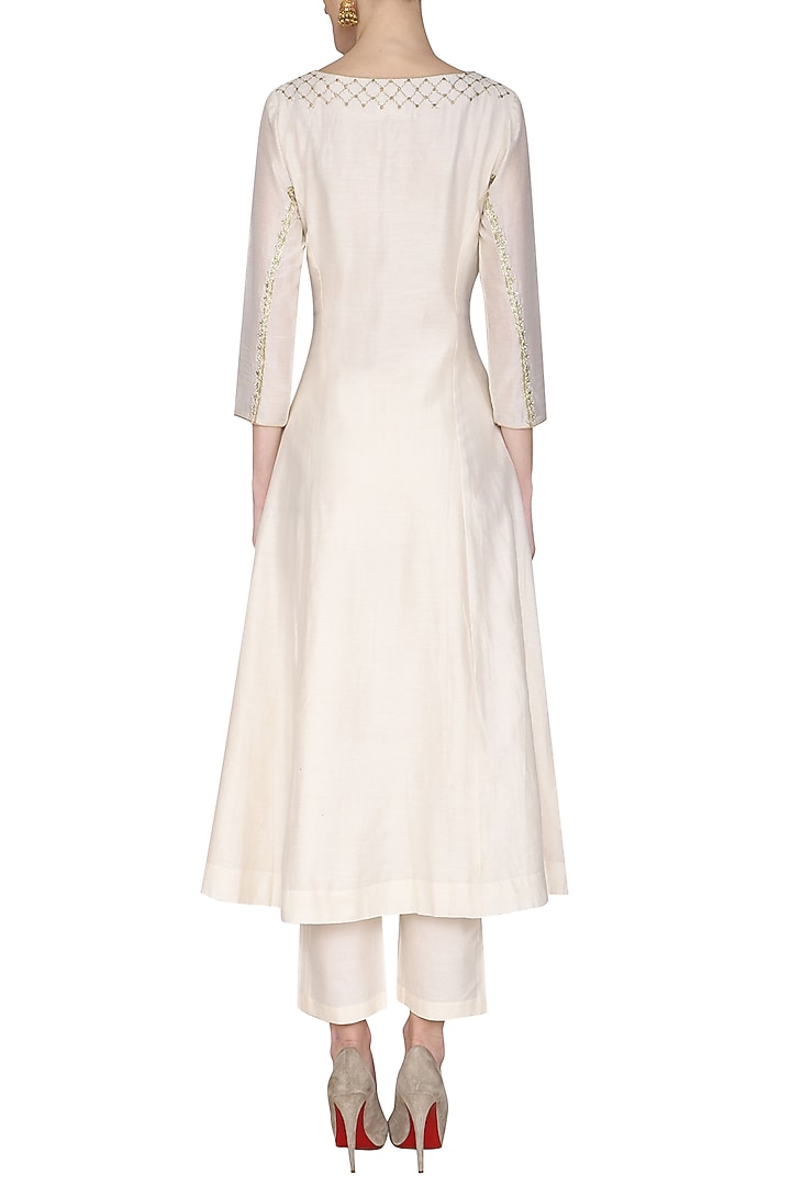 White rose embroidered kurta set available only at Pernia's Pop Up Shop.