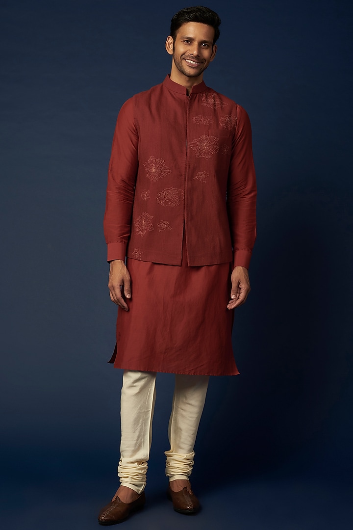Red Embroidered Bundi Jacket With Kurta Set by Khanijo