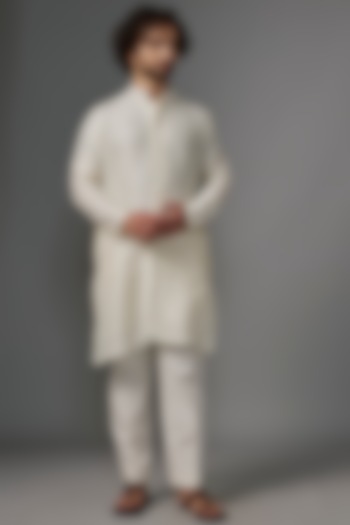 White Slub Silk Resham & Bead Work Kurta by KHUSHBOO CHUGH MEN at Pernia's Pop Up Shop