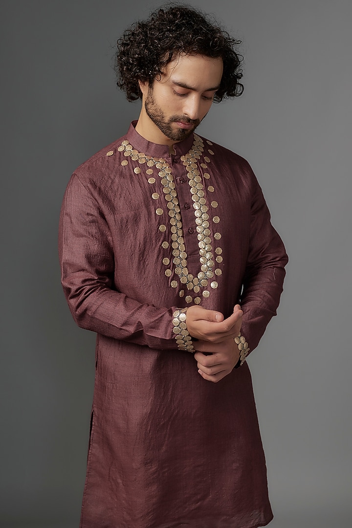 Maroon Slub Silk Cutdana Work Kurta by KHUSHBOO CHUGH MEN at Pernia's Pop Up Shop