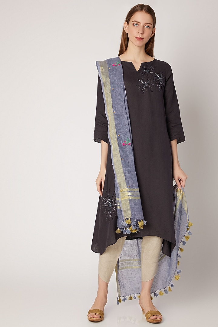 Grey Floral Embroidered Dupatta by Khes at Pernia's Pop Up Shop