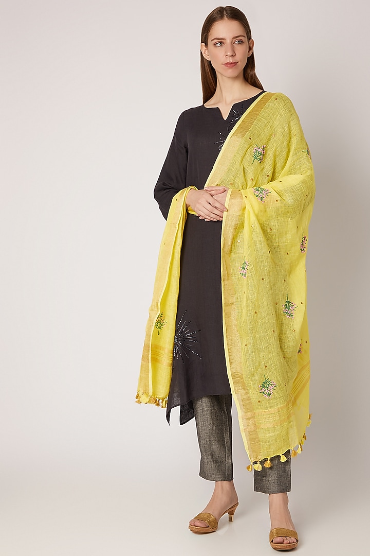 Yellow Floral Embroidered Dupatta by Khes at Pernia's Pop Up Shop
