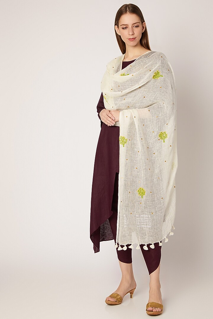 White Floral Embroidered Dupatta by Khes at Pernia's Pop Up Shop