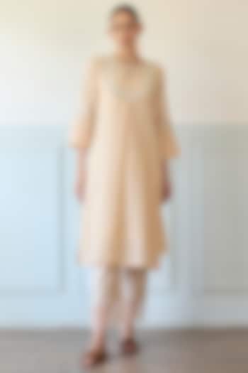 Peach Chanderi Silk Hand Embroidered Straight Kurta Set by Khyati Rughani at Pernia's Pop Up Shop