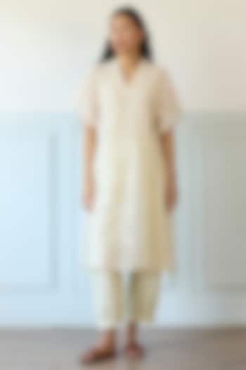 White Chanderi Silk Applique Kaftan Set by Khyati Rughani at Pernia's Pop Up Shop