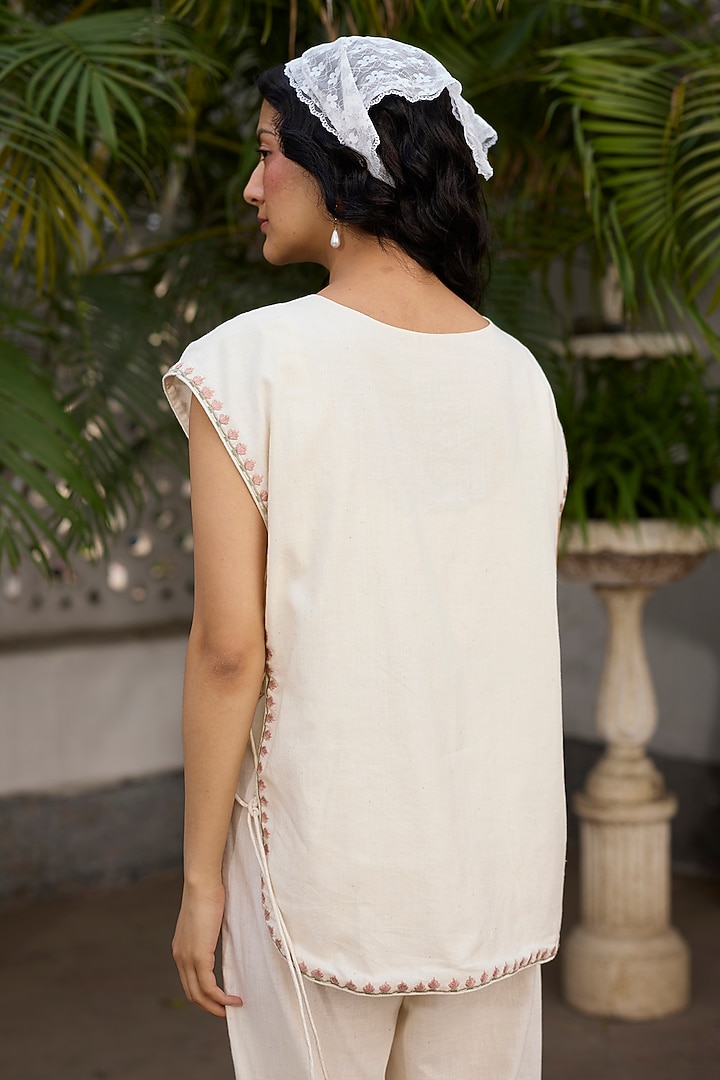 Off-White Khadi Floral Embroidered Co-Ord Set by Khyati Rughani at Pernia's Pop Up Shop