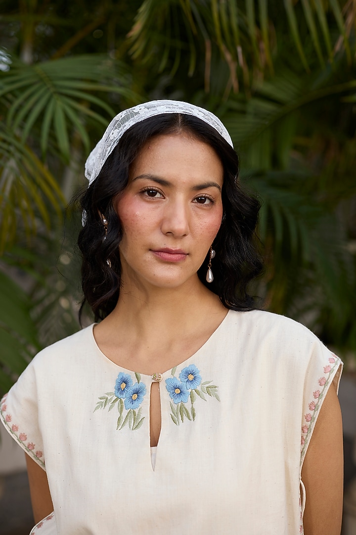 Off-White Khadi Floral Embroidered Co-Ord Set by Khyati Rughani at Pernia's Pop Up Shop