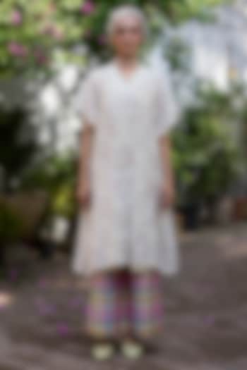 Off-White & Pink Silk Floral Embroidered Kaftan by Khyati Rughani at Pernia's Pop Up Shop