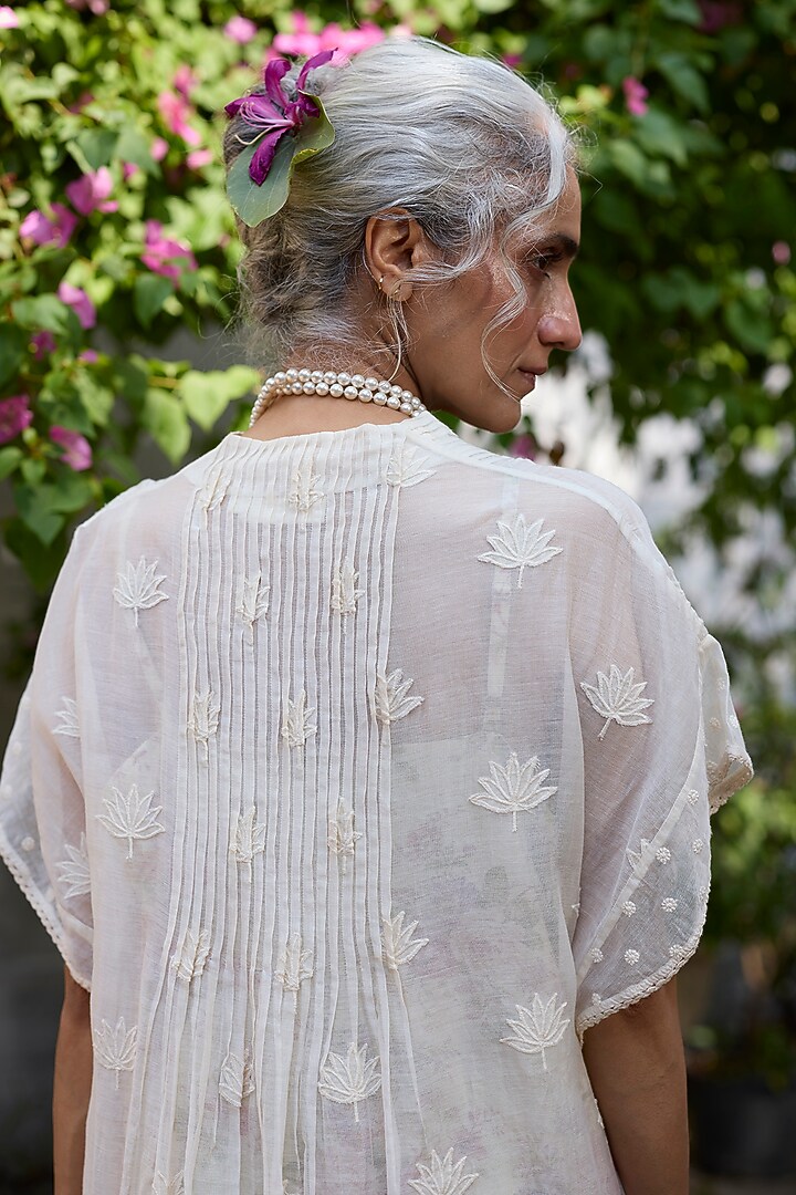 Off-White & Pink Silk Floral Embroidered Kaftan by Khyati Rughani at Pernia's Pop Up Shop