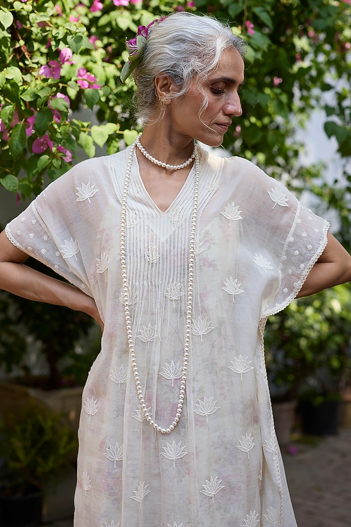 Off-White & Pink Silk Floral Embroidered Kaftan by Khyati Rughani at Pernia's Pop Up Shop