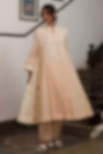 Off-White & Peach Ombre Khadi & Silk Panelled Kurta by Khyati Rughani at Pernia's Pop Up Shop
