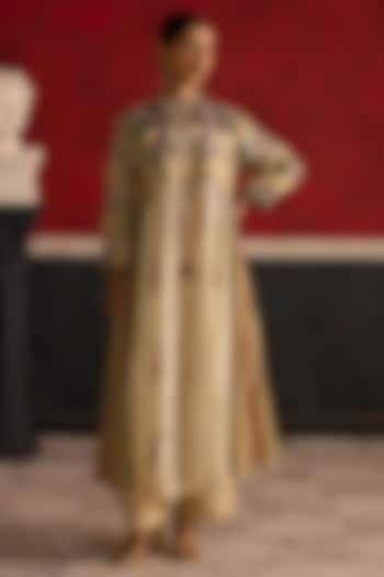 Off-White Silk Floral Printed & Hand Embroidered Kurta Set by Khyati Rughani at Pernia's Pop Up Shop