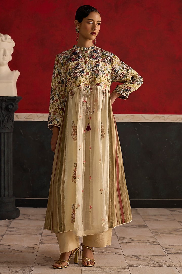 Off-White Silk Floral Printed & Hand Embroidered Kurta Set by Khyati Rughani at Pernia's Pop Up Shop