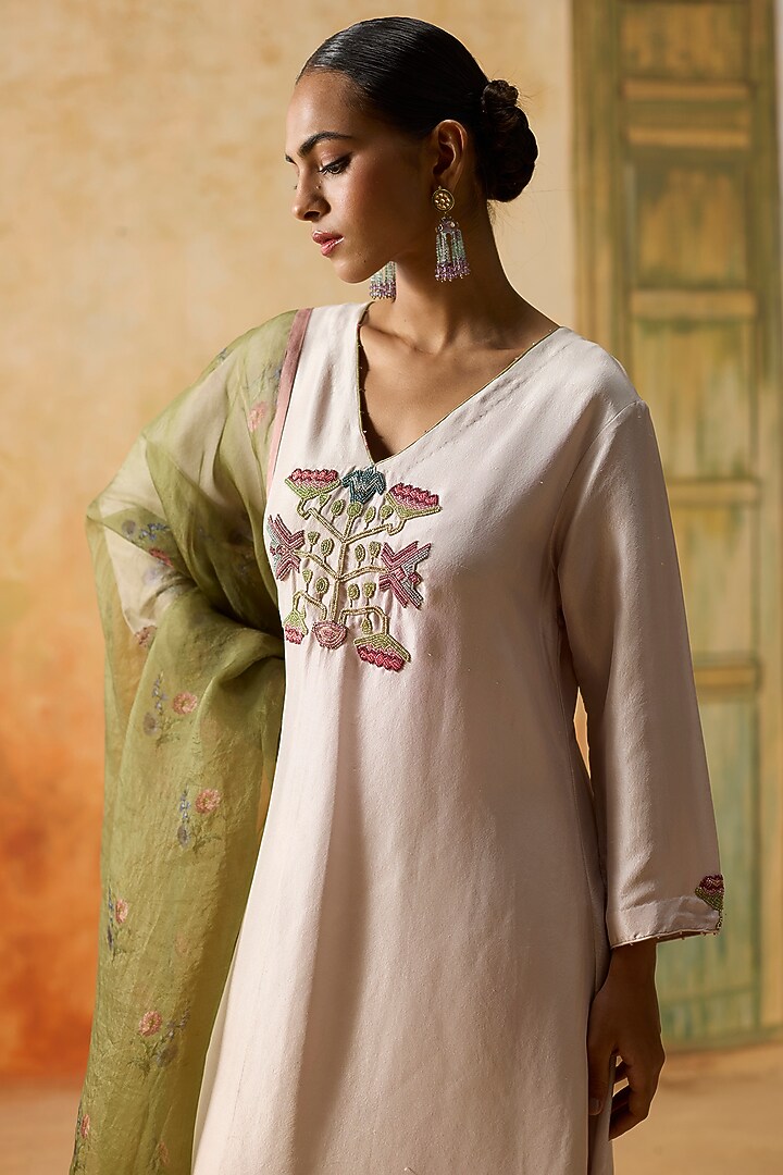 Light Grey Silk Floral Embroidered High-Low Kurta Set by Khyati Rughani at Pernia's Pop Up Shop