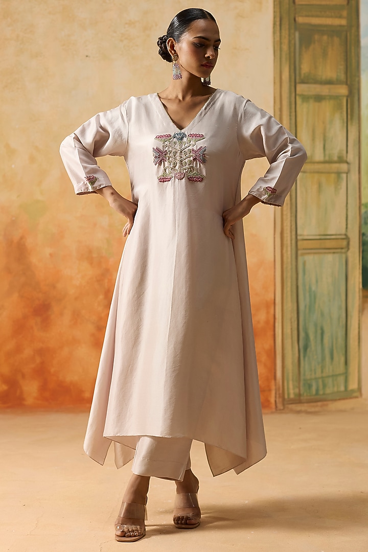 Light Grey Silk Floral Embroidered High-Low Kurta Set by Khyati Rughani at Pernia's Pop Up Shop