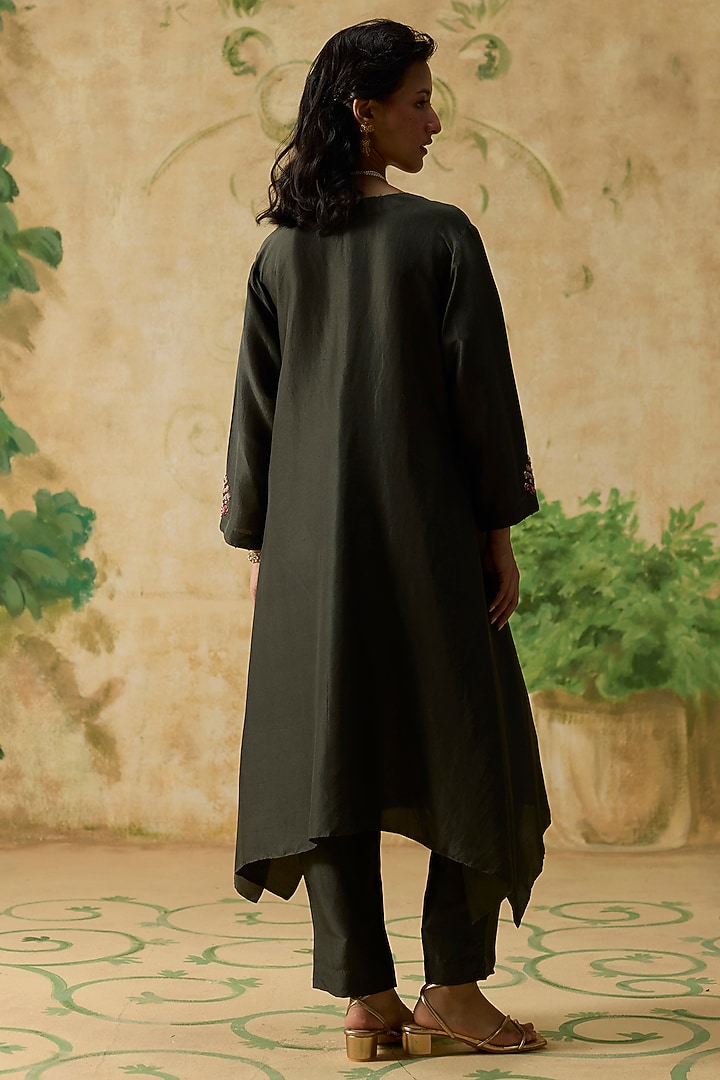 Charcoal Grey Silk Floral Embroidered High-Low Kurta Set by Khyati Rughani at Pernia's Pop Up Shop