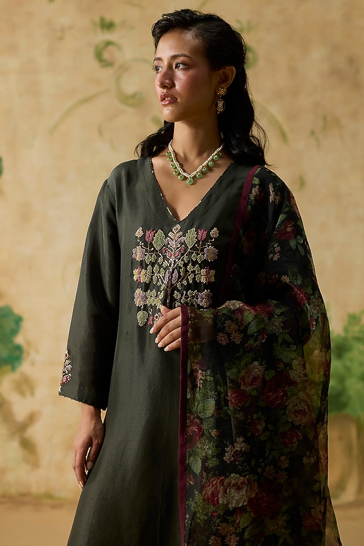 Charcoal Grey Silk Floral Embroidered High-Low Kurta Set by Khyati Rughani at Pernia's Pop Up Shop